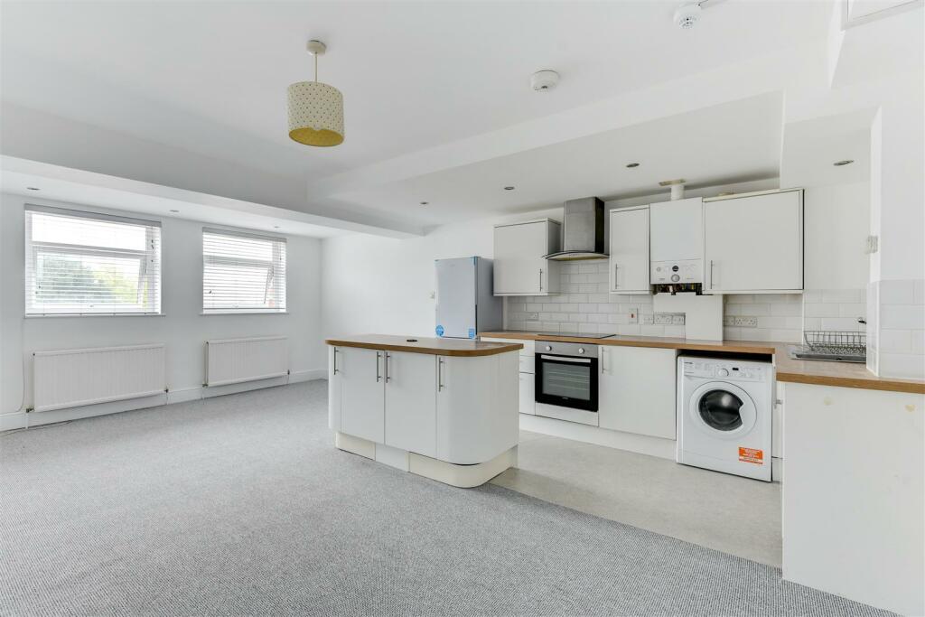 Kitchen/ Living Room