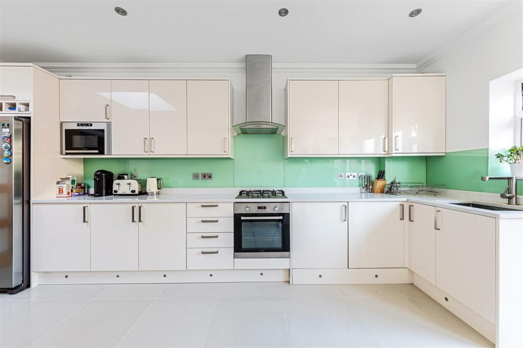 Shortlands Road, E10