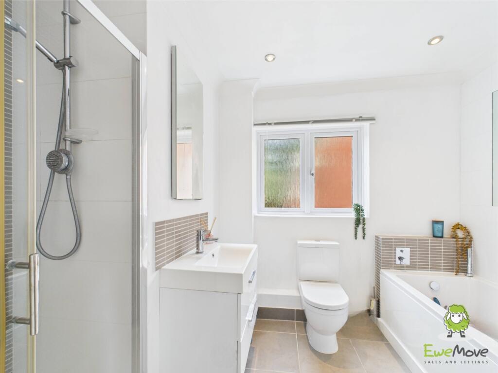 CAM03778G0-PR0239-STILL044