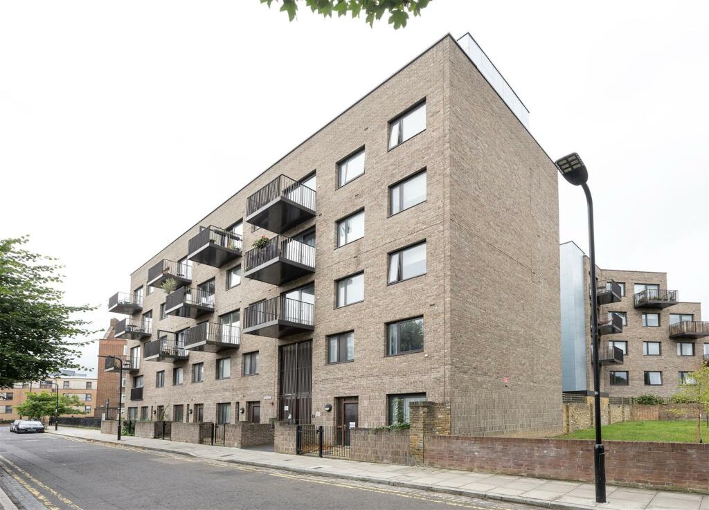 Shacklewell Road, N16