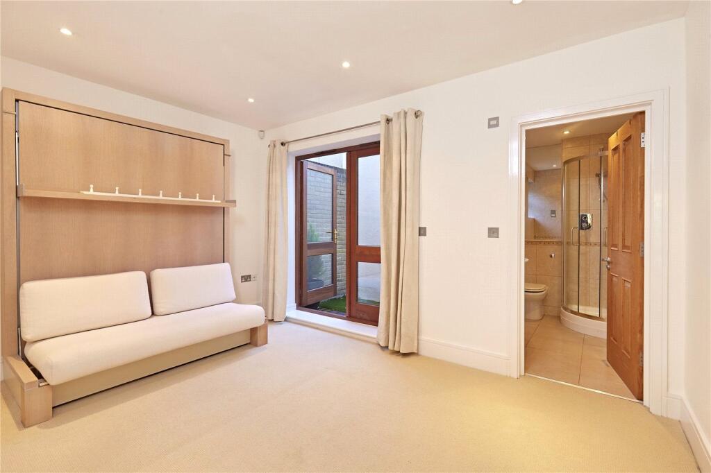 Lg  Bedroom