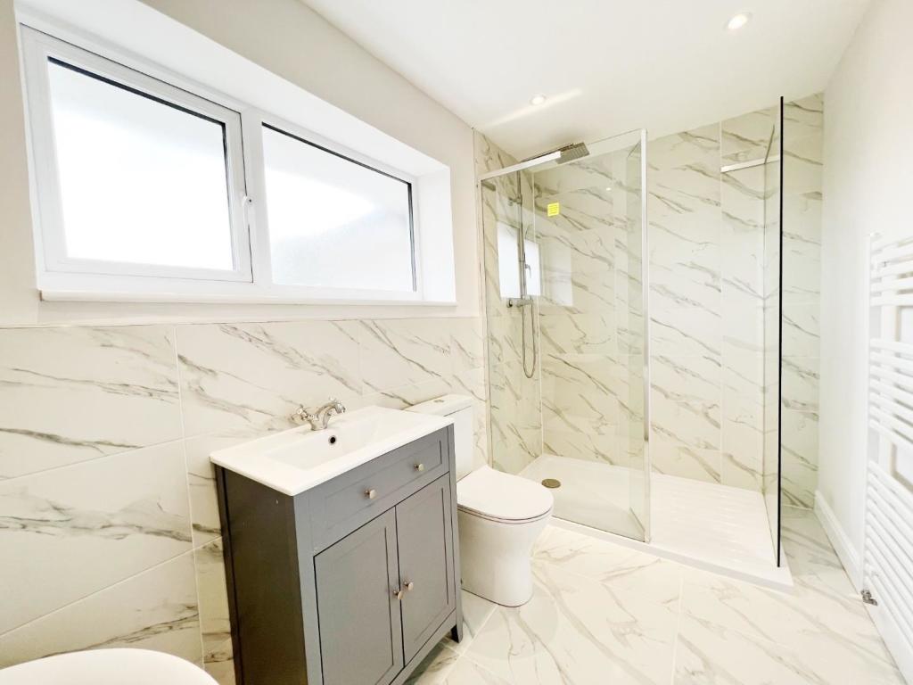 Bathroom 4.jpg