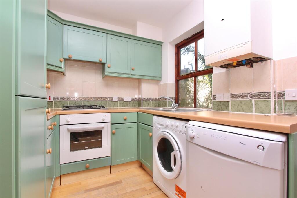 Pegasus Close, N16