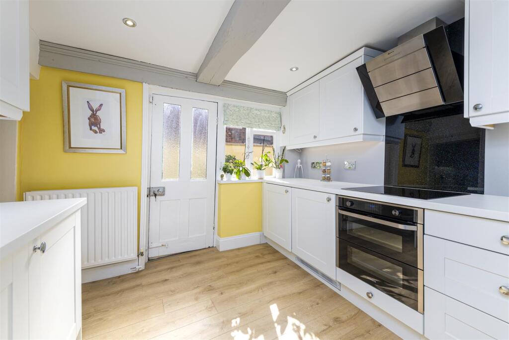 Kitchen_2.jpg