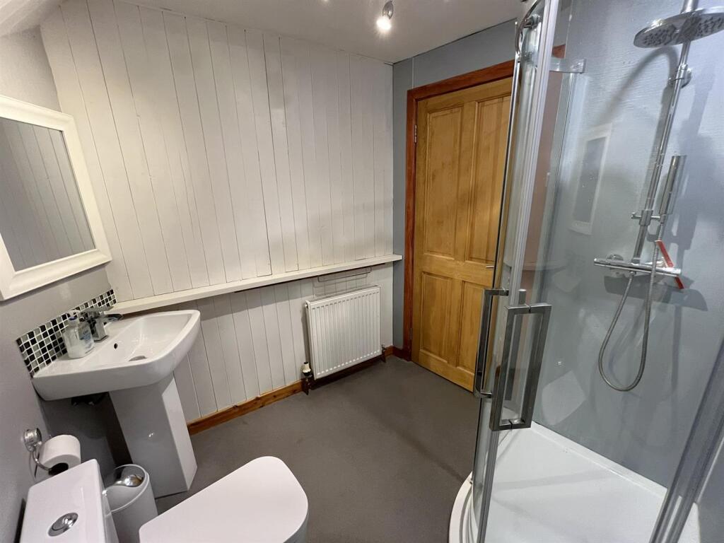 SHOWER ROOM