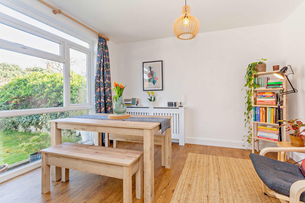8641498-interior1...