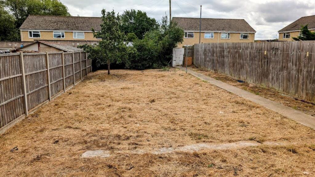 16 Orchard Close Rear Garden.jpg