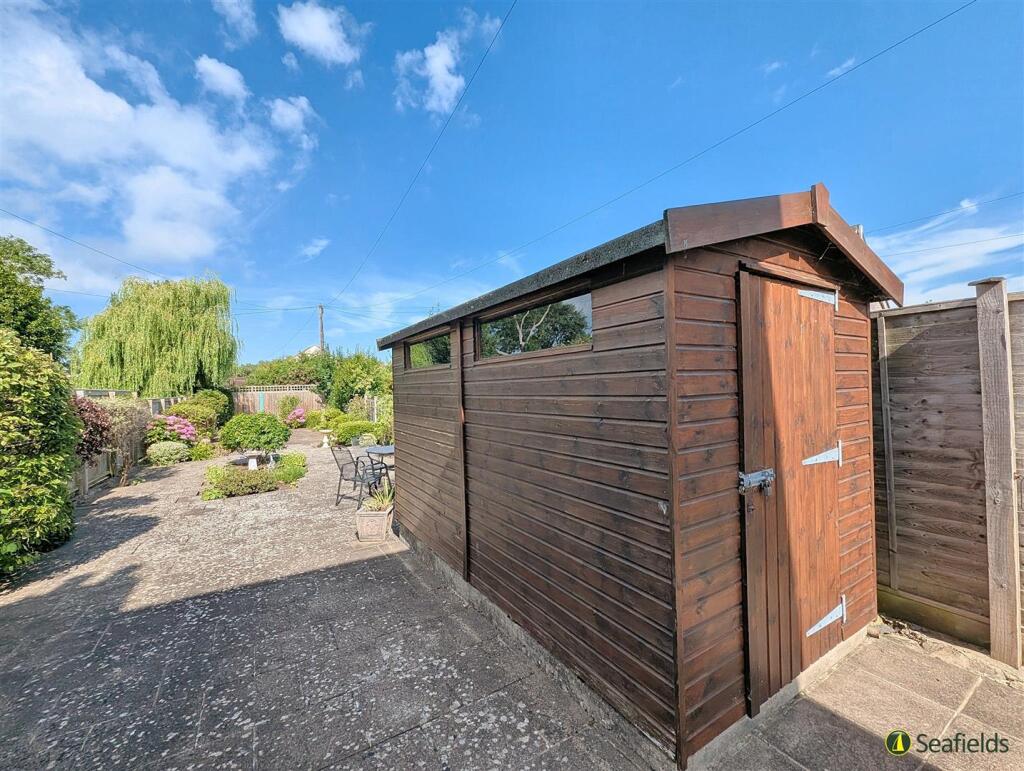 Garden/Beach Store