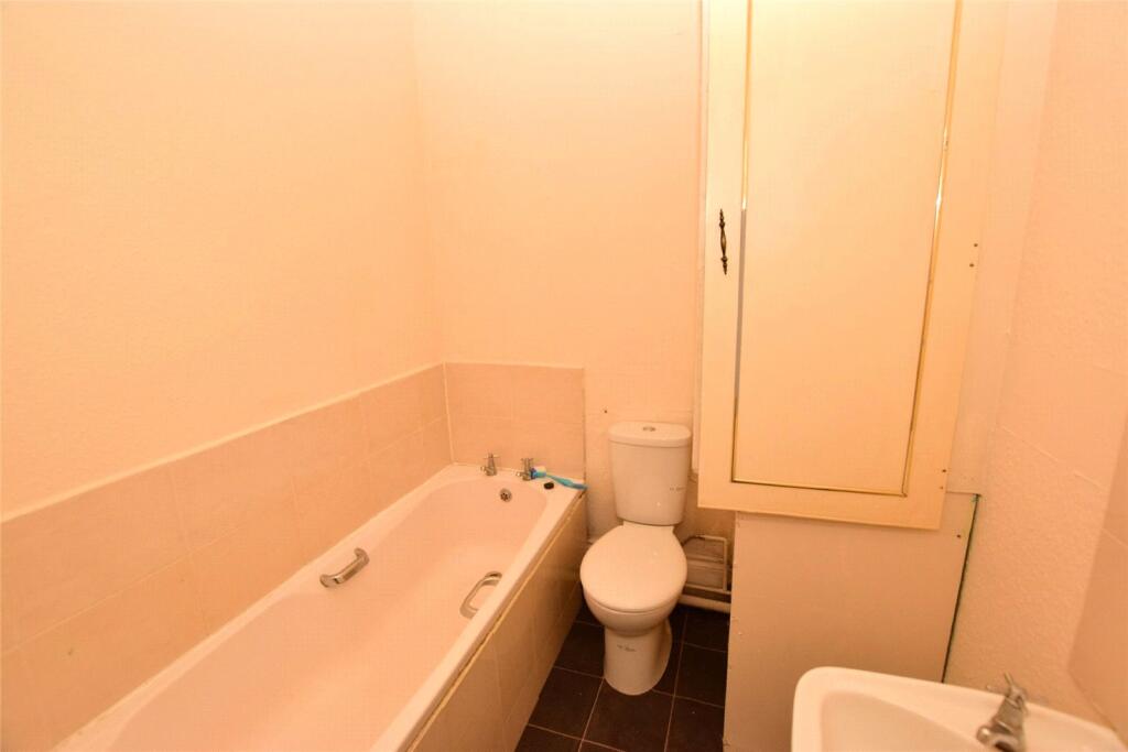 Flat 3 Bathroom
