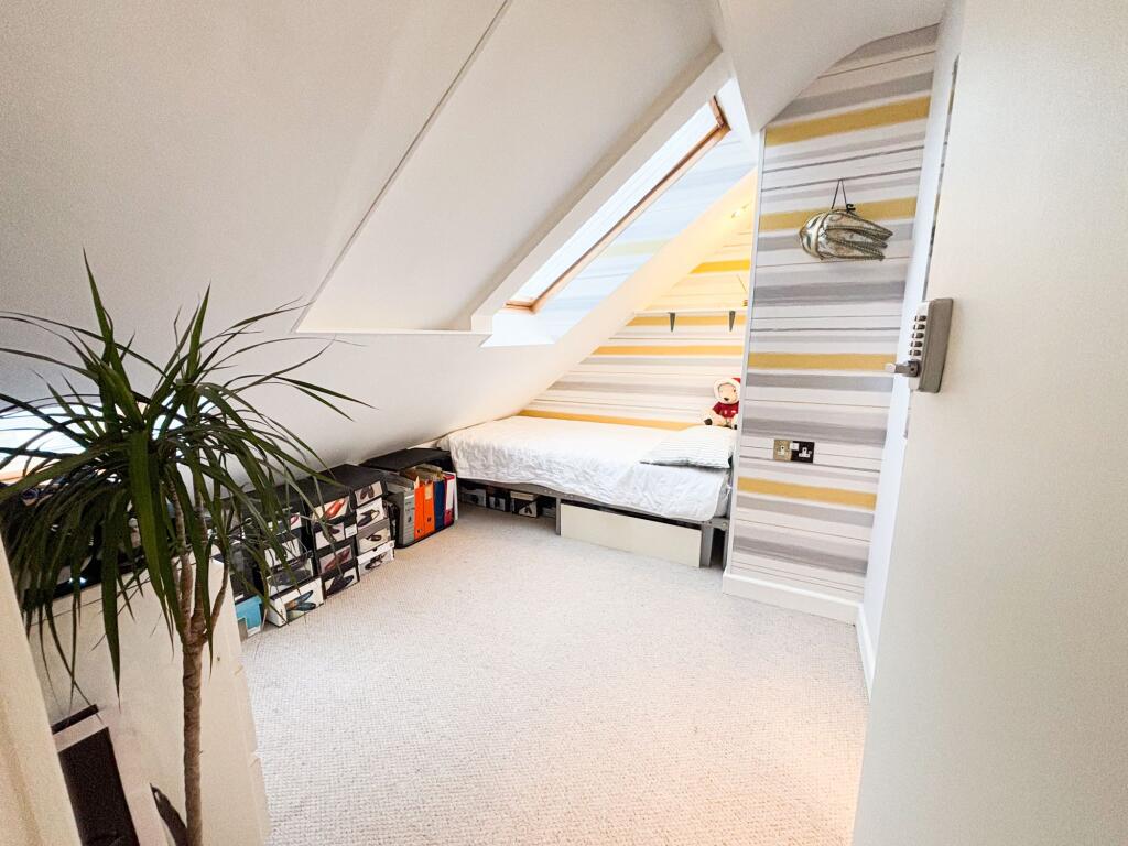 St Clair Close IG5