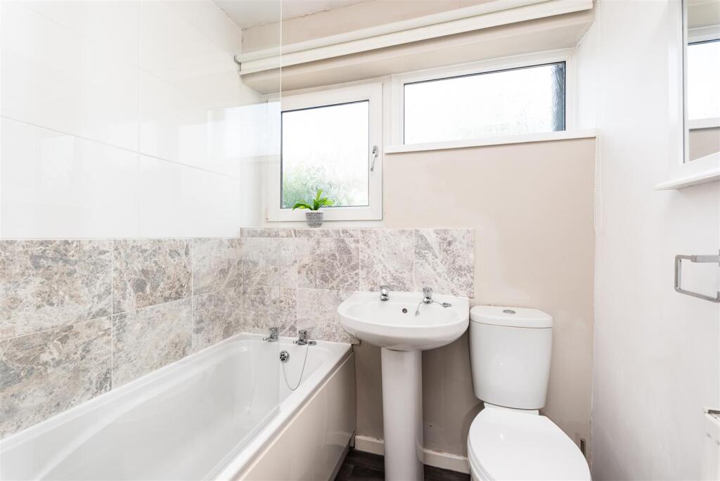 17 Coxley Drive, Bath, BA1 6PD-15.jpg