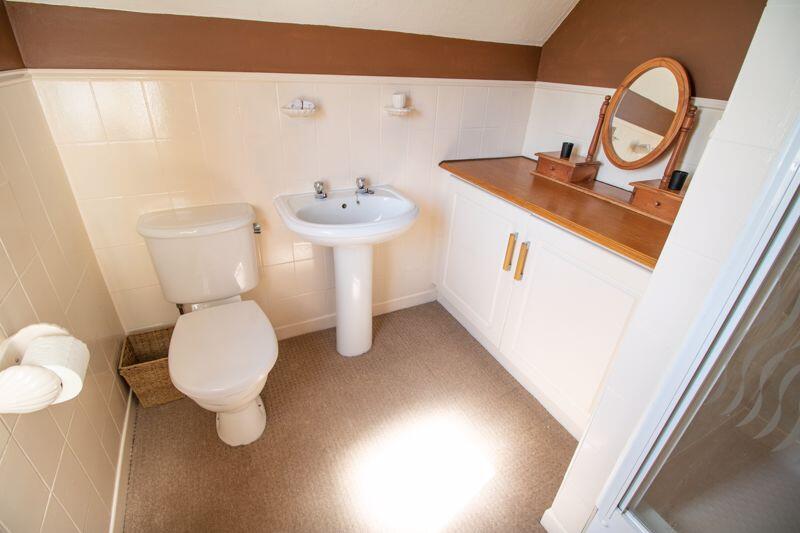En-suite to the Master bedroom
