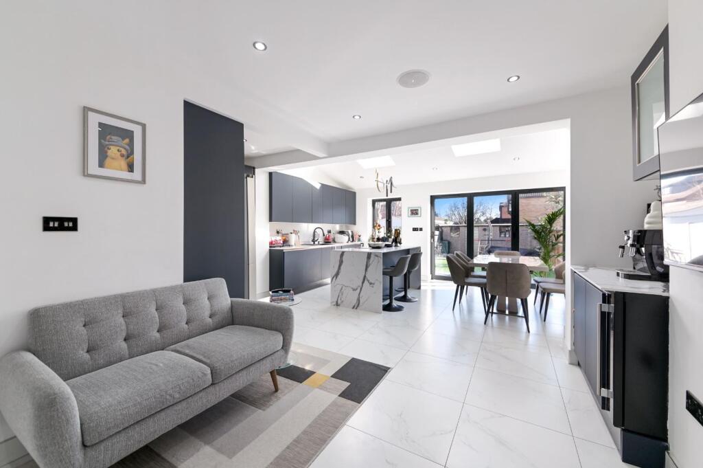 MATLOCK CRESENT (10).jpg