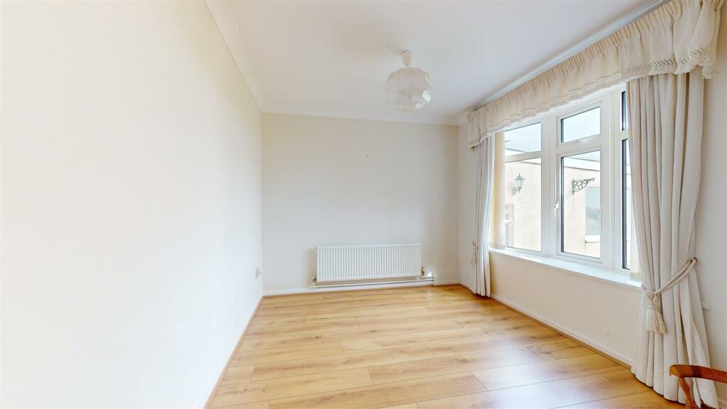 DINING ROOM.jpg