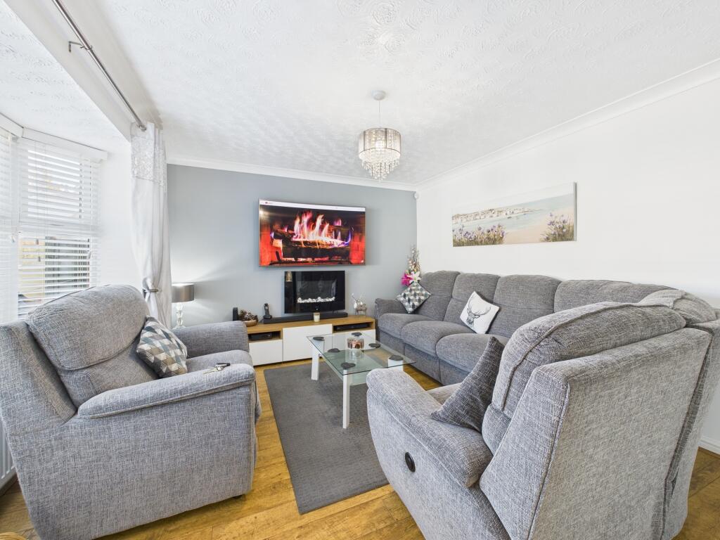 CAM05192G0-PR0013-STILL004[1]