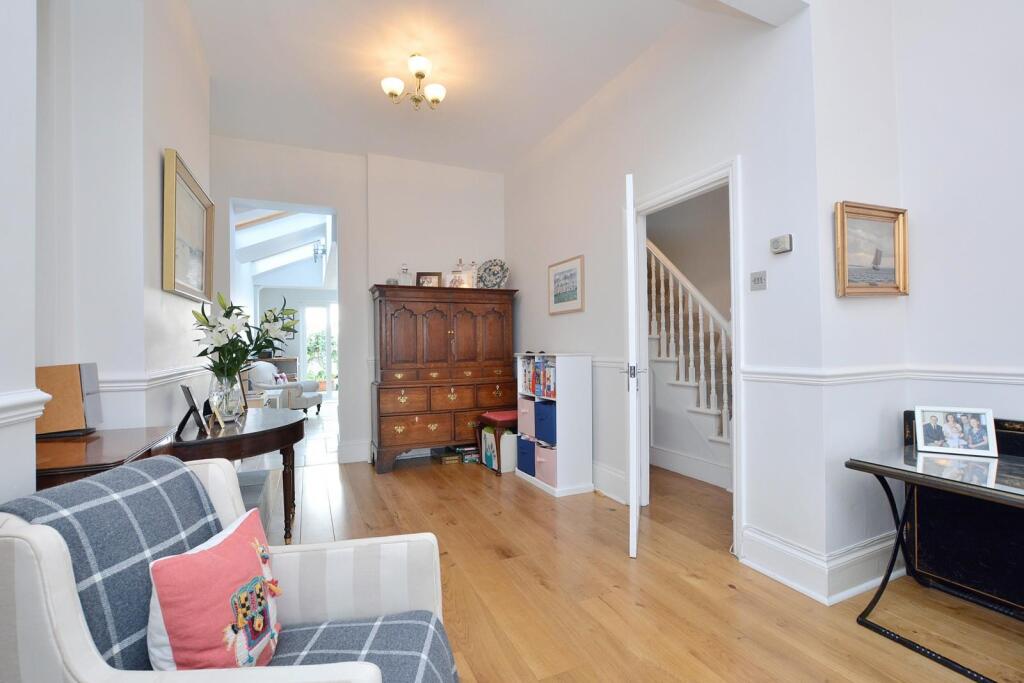 24'3 Double Reception Room