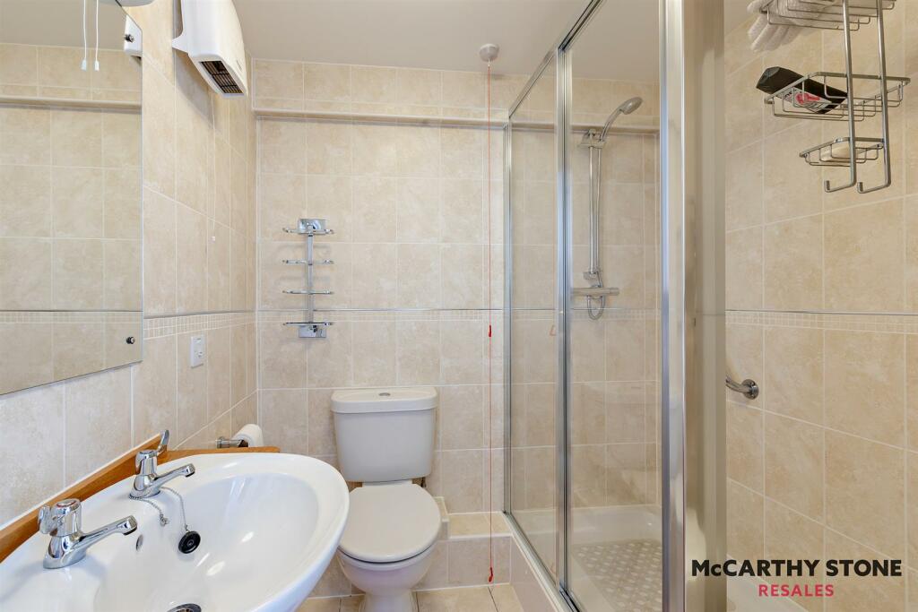 EN-SUITE SHOWER ROOM: