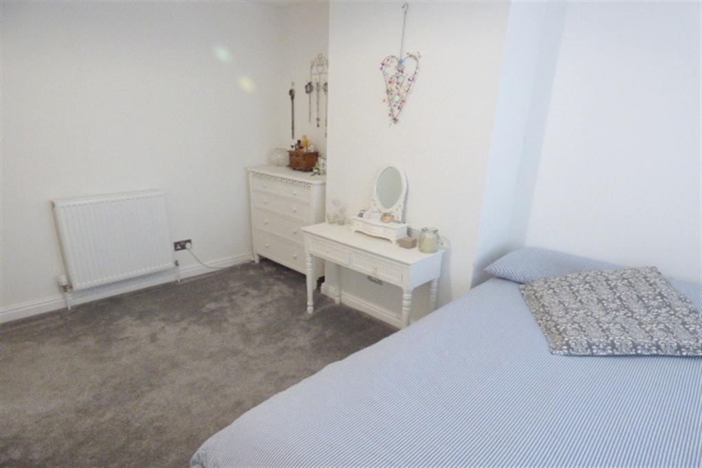 Bed 3 b