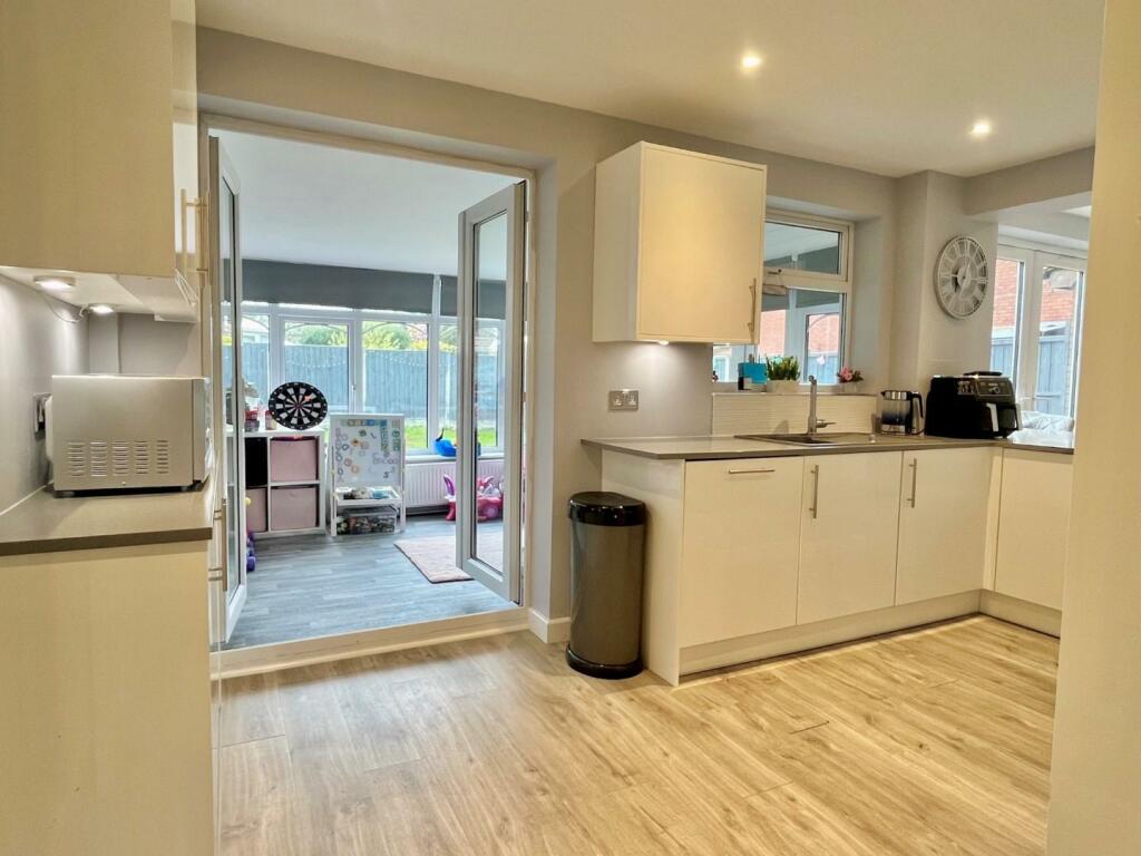 kitchen 2.jpg