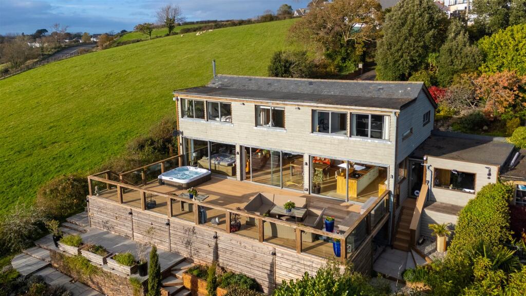 06 - 53 Dunstone Park Road Paignton.jpg