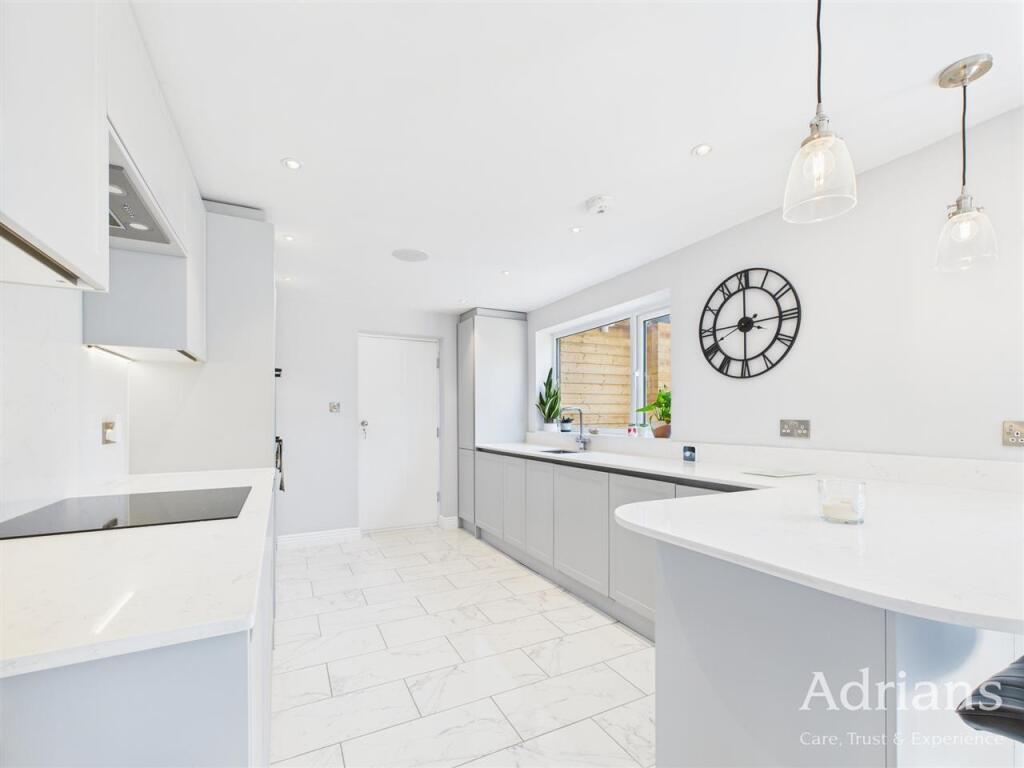 KITCHEN /