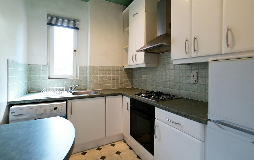 2-325 Woodborough...