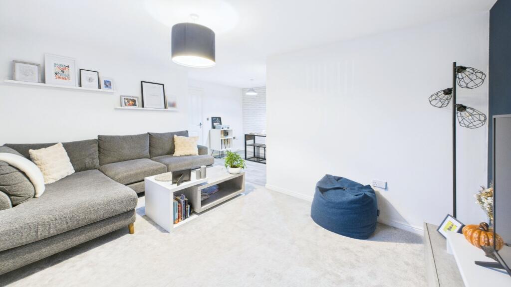 CAM02351G0-PR0087-STILL022