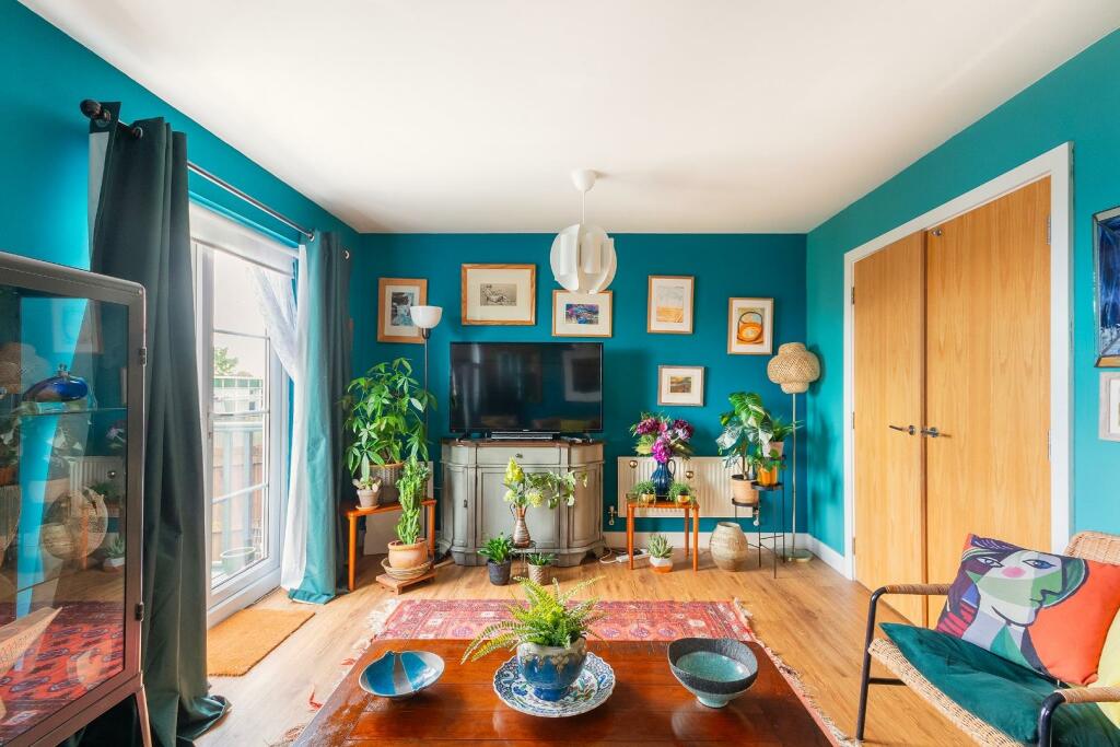 8B8SHD - Living Room F.jpg