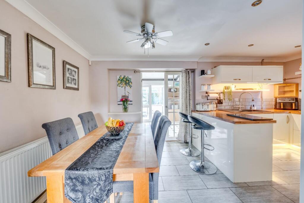 6 Graitney Close Cleeve-19.jpg