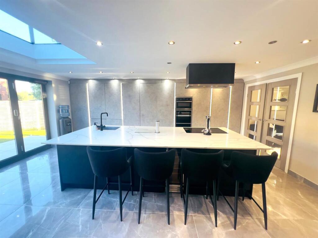 Kitchen, Dinner and TV Louge