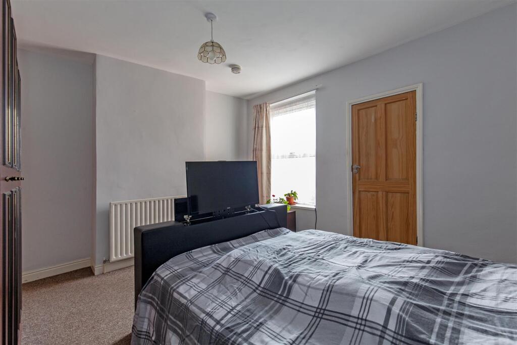 Bedroom 1-2.jpg