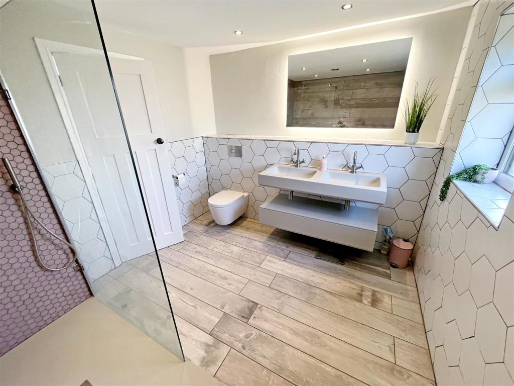 En Suite Shower Room Aspect 3