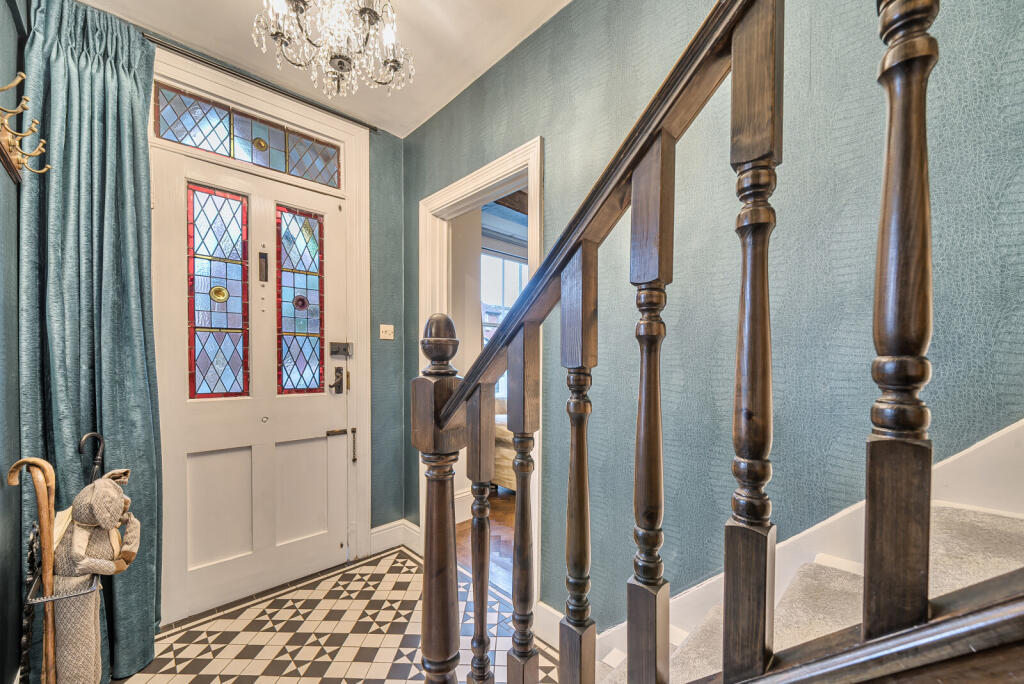 1360767-6-68d6bf9...