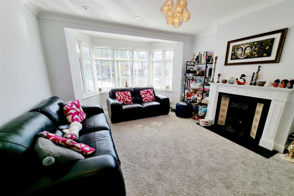 FRONT RECEPTION ROOM: