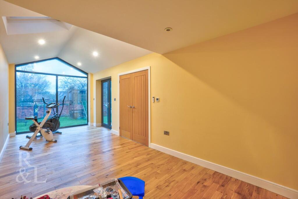 30 Carsington Crescent (19).jpg