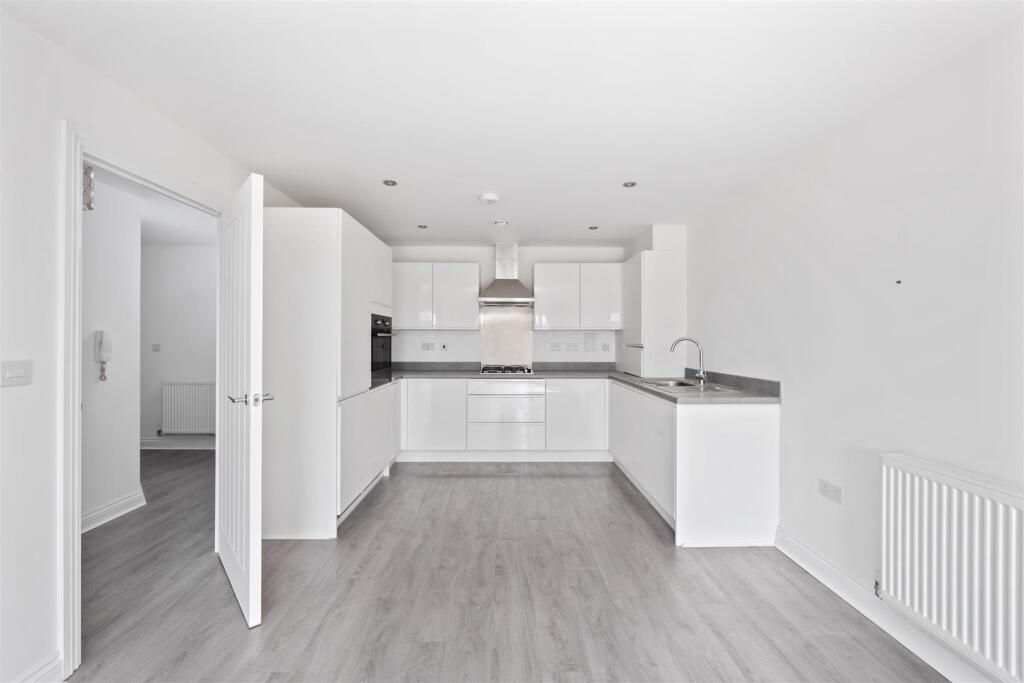 Lyndhurst House 8 LIVING SPACE.jpeg