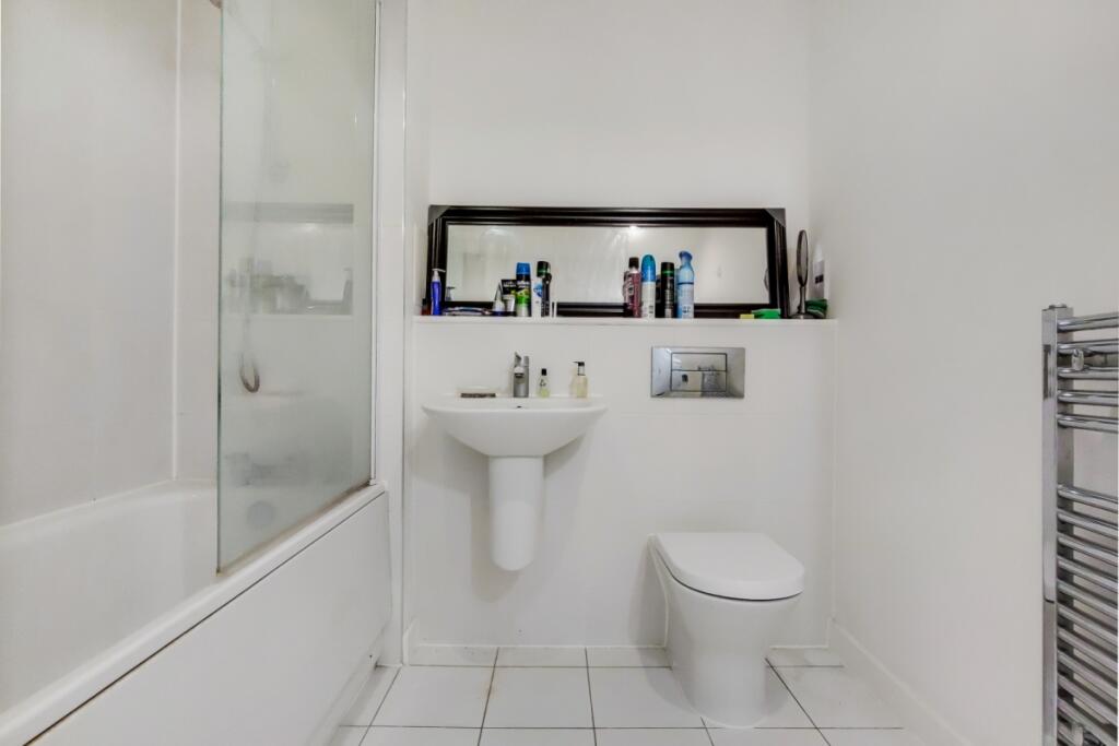 5_Bathroom-0