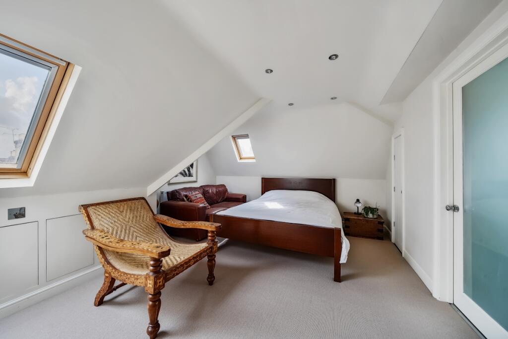 1137063  (8)