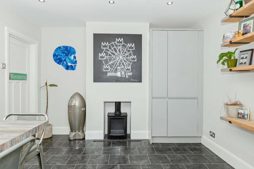 5 Myrtle Crescent_17.JPG
