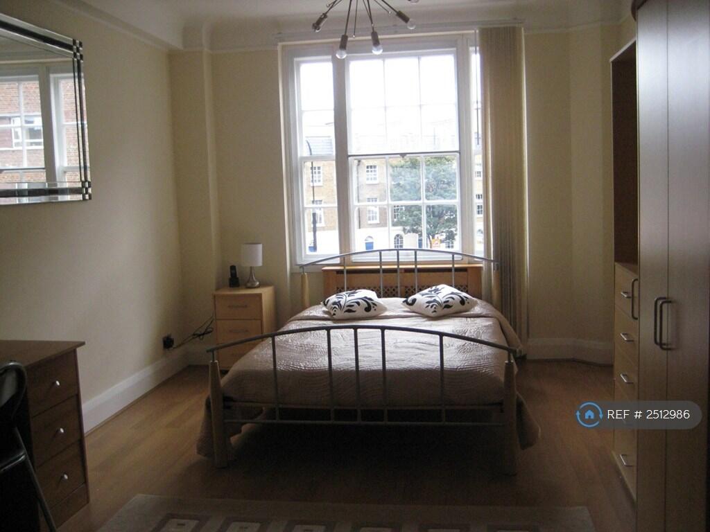 Bedroom 2 - Fully Furnished, Large Desk 