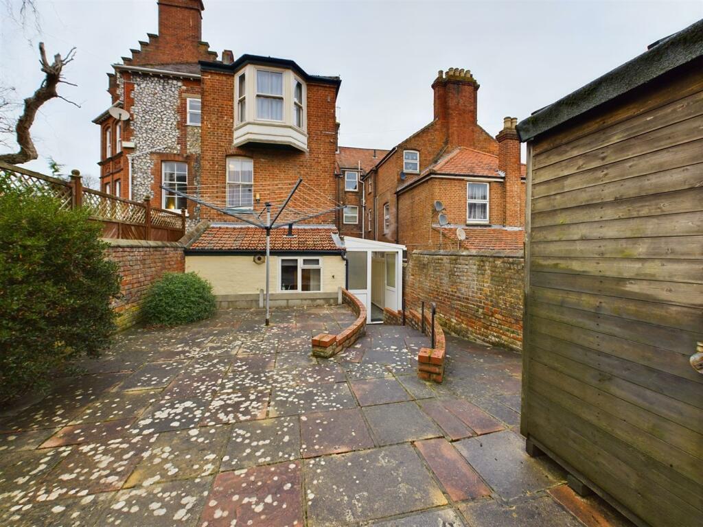 Communal Area - Rear