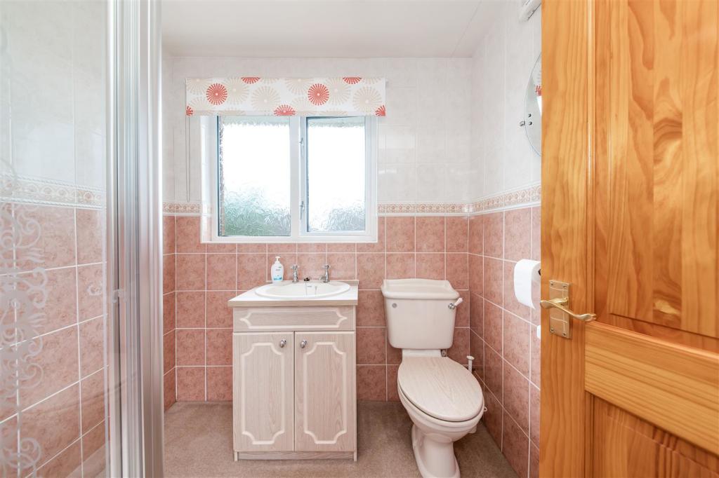 HOUSE SHOWER ROOM