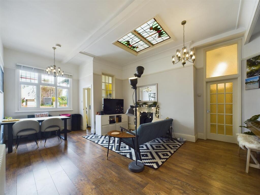 Lounge/Kitchen