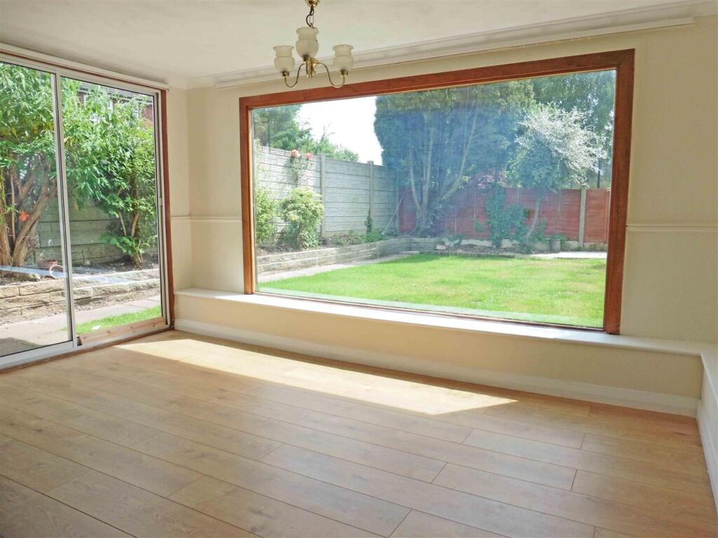 DINING AREA.JPG