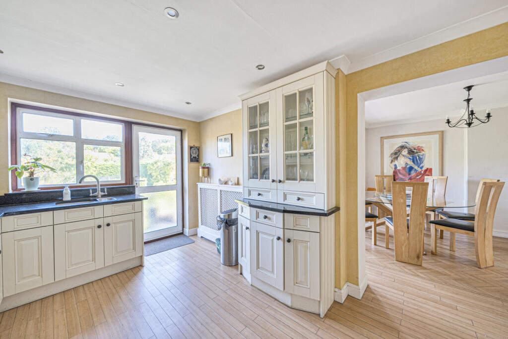 1348511-8-68bef30...