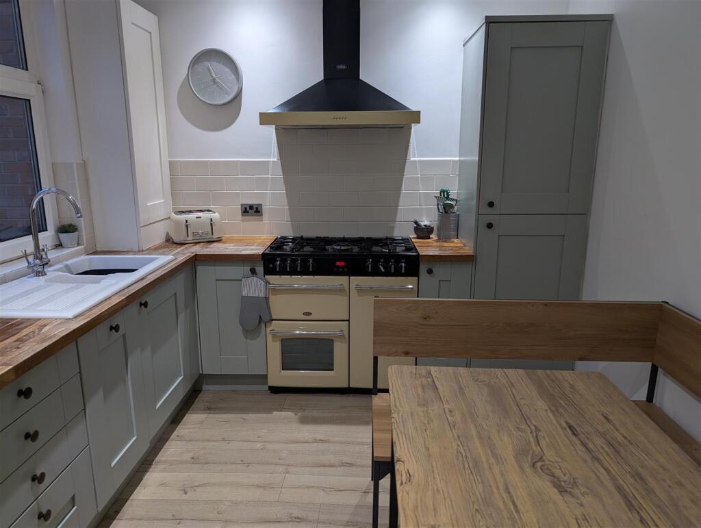 Garthlands Kitchen 2.jpg