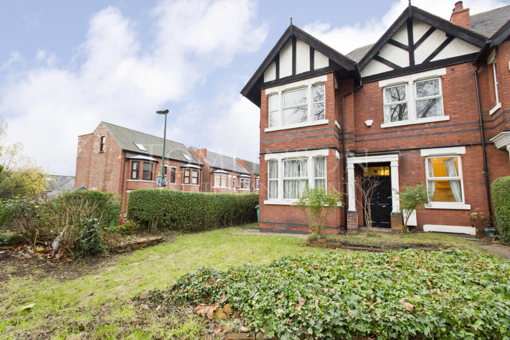 7 Bedroom Semi-Detached House - HMO