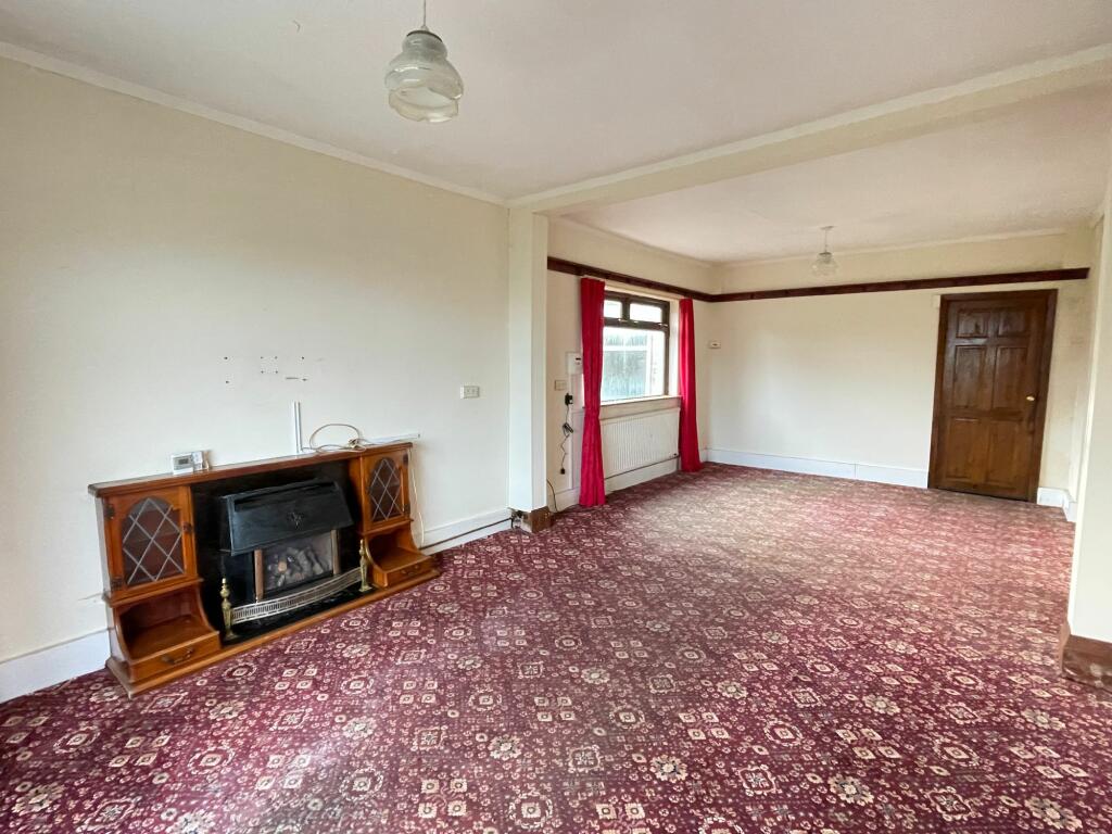 LIVING/DINING ROOM