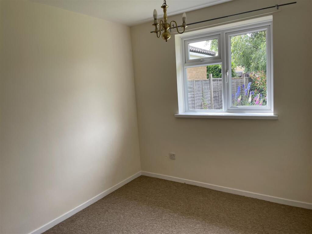 BEDROOM 2