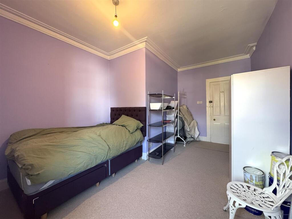 BEDROOM 1.JPG